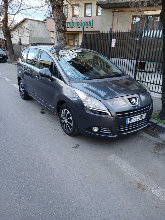 Vând Peugeot 5008