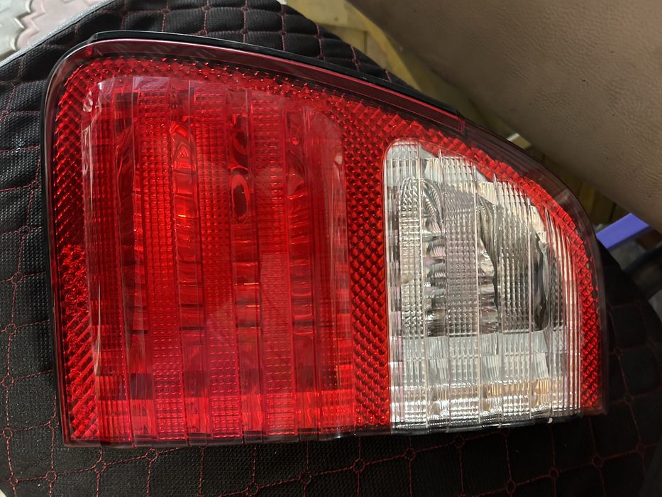 Задний фонарь Lexus 470