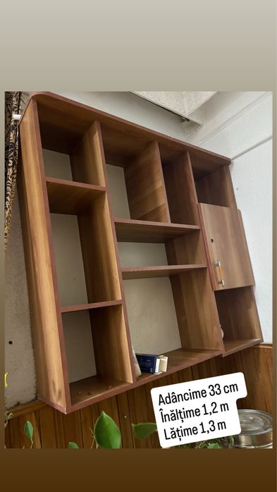 Vand vitrina biblioteca suspendata 190 lei