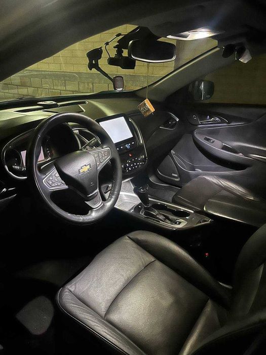 Продаю Малибу белого цвета