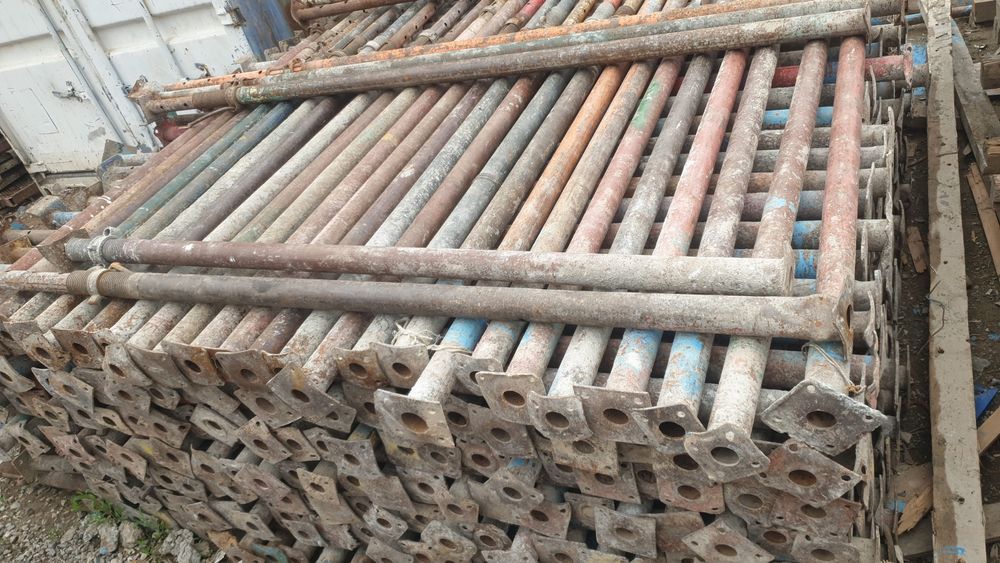 Прнимаем  домкрат  строительные  материалы