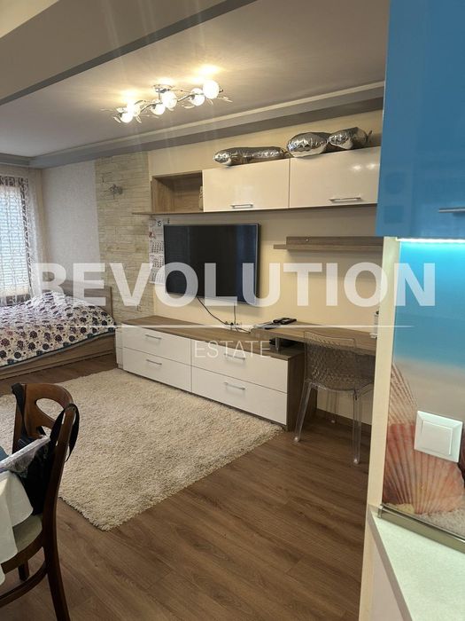 Дава се под наем Двустаен апартамент в Варна, Окръжна болница - 80 кв.м за 650 € - Снимка #2