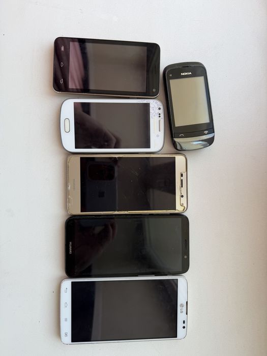 Продам телефоны на запчасти