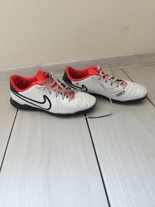 Футболни обувки Nike LEGEND 10 CLUB TF размер 39,5