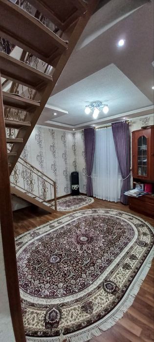 Фаргона шахар марказида фрунза массиф КИУФ университети енида етим дом