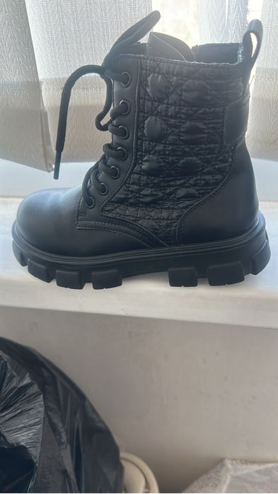 Срочно продам детскую обувь.