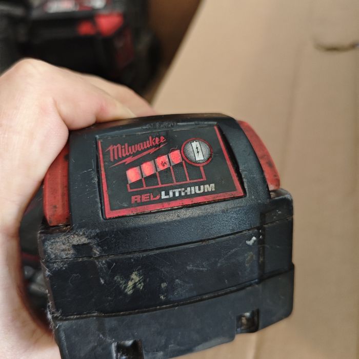 Milwaukee RED 5ah 18 v M18B5 5ач Батерия 18 волта M18