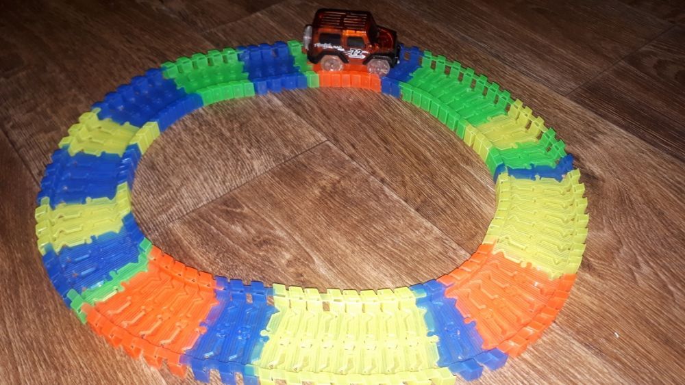 Машинки и игрушки