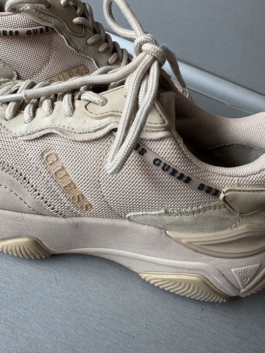 Сникърси GUESS -много запезени