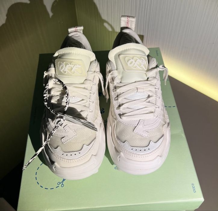 Adidasi off white odsy 1000