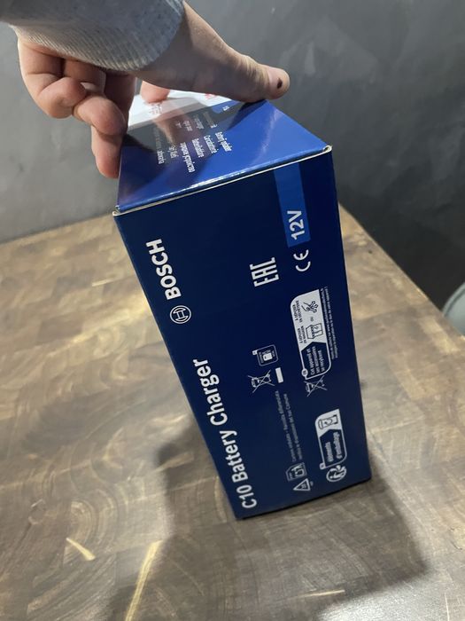 Зарядно устройство за акумулатори BOSCH C10 (12V, 3.5A)