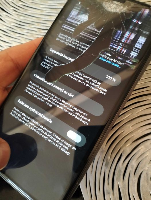 iPhone 11 defect display-ul spart !