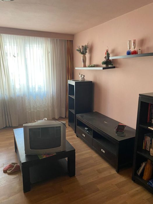 Închiriez apartament 3 cam