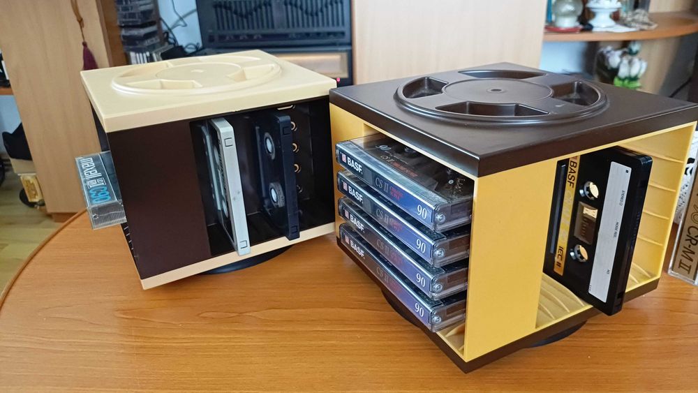 Suport casete audio, 2 buc. REZERVAT