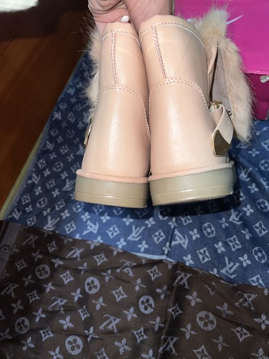 Чисто нови ботушки