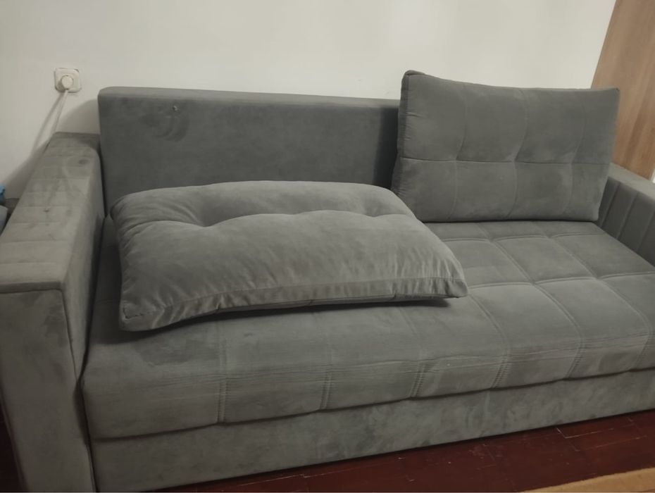 Средний диван продаю