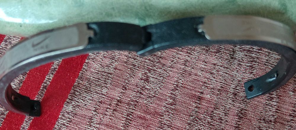 Гривна стомана и полимер NIKE