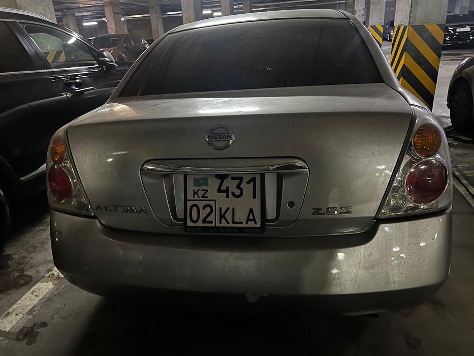 Nissan Altima седан