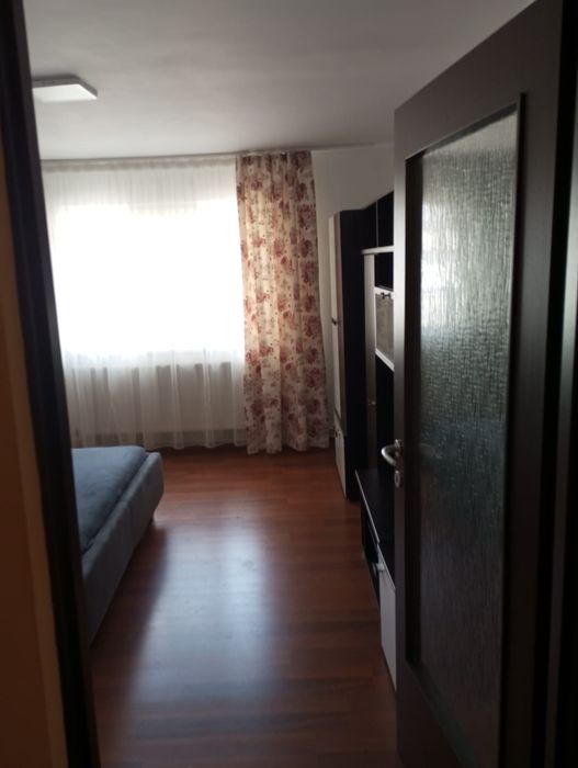 Închiriez garsoniera in Roman ET1 str Mihai Viteazu vizavi de kaufland cu vedere la strada