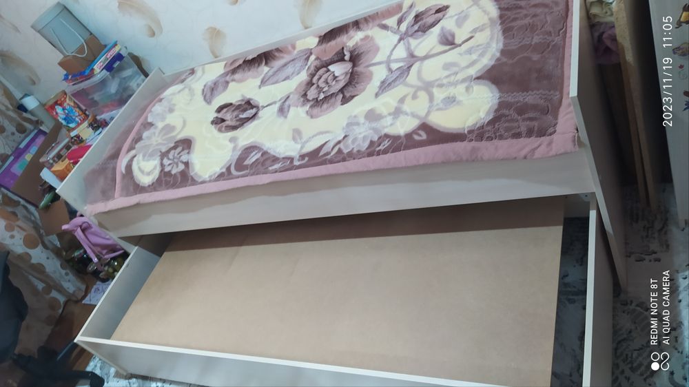 Выдвижная детская кровать.