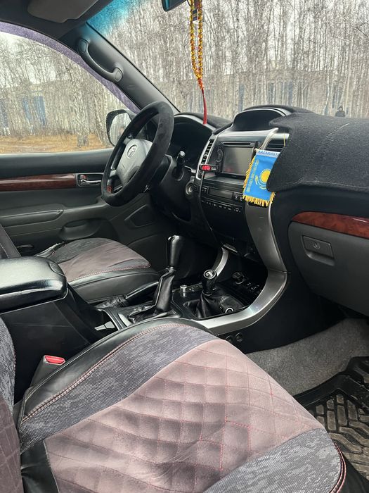 Машина Ланд Крузер 2007г