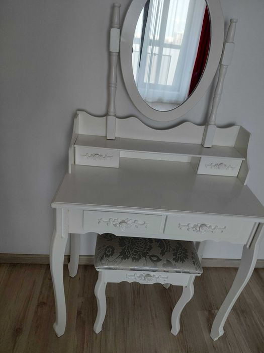 Masa machiaj/gatit mireasa