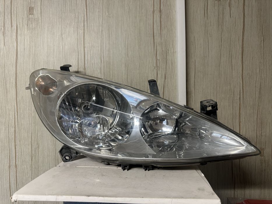 Фар десен Пежо 307