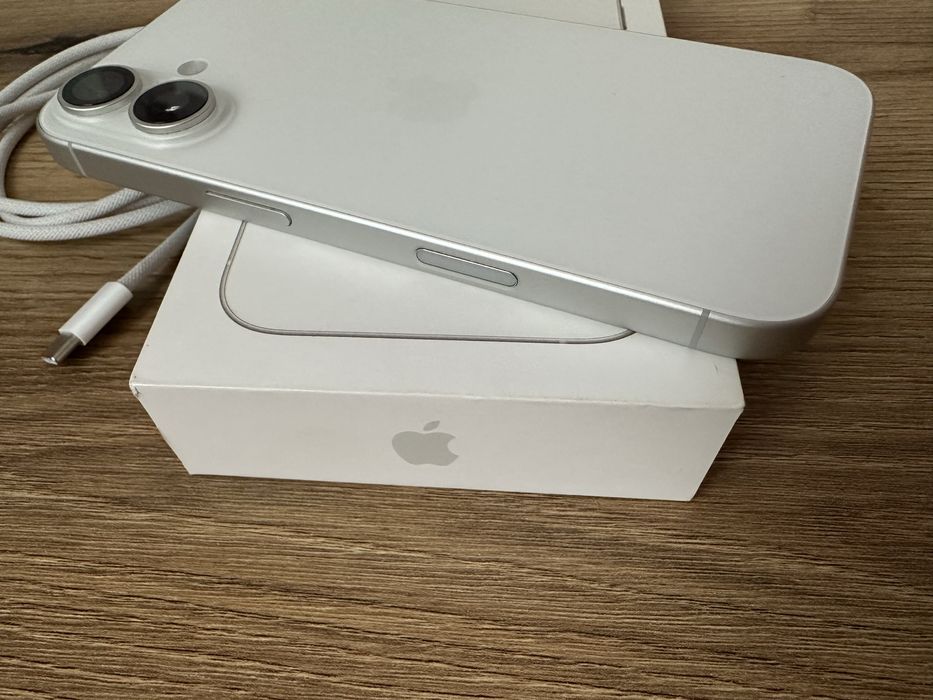 iPhone 16 128GB White
