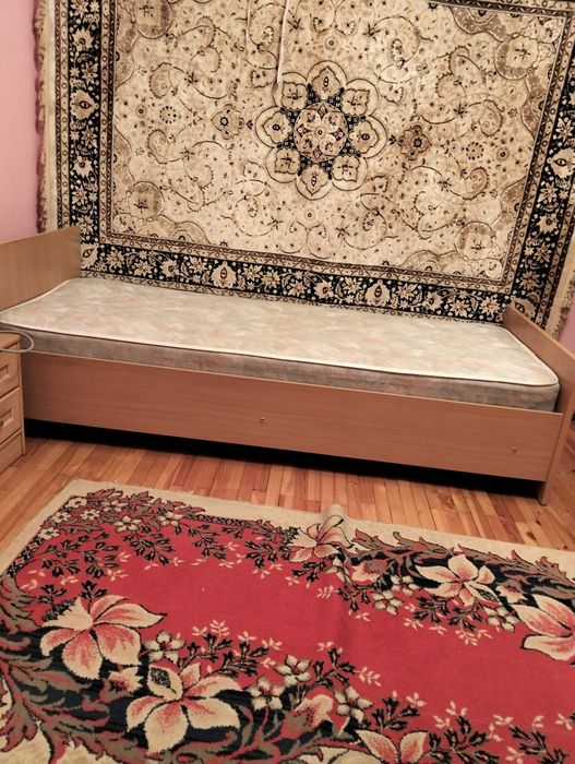 Кровать с матрасом