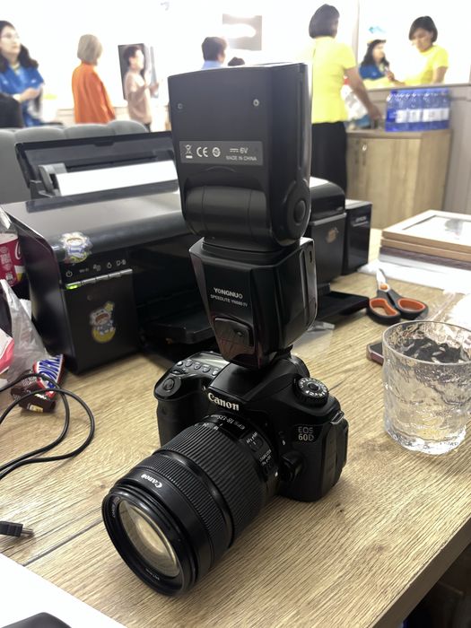 Продам фотоаппарат кэнон 60д