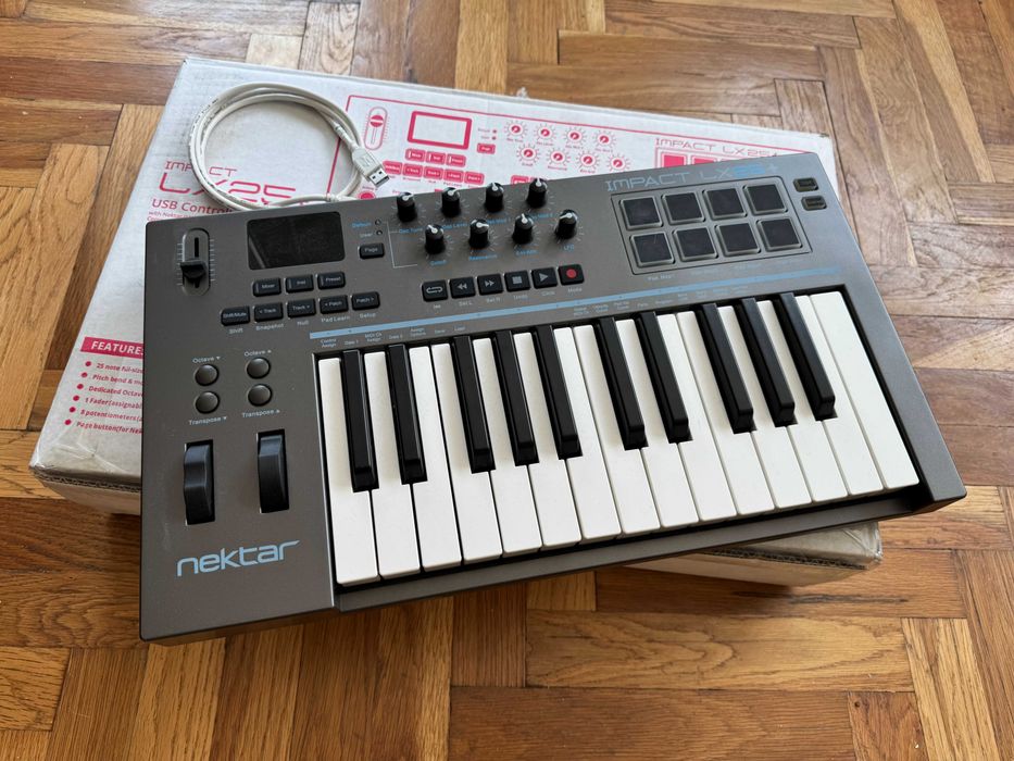 Nektar Impact LX25+ MIDI контролер