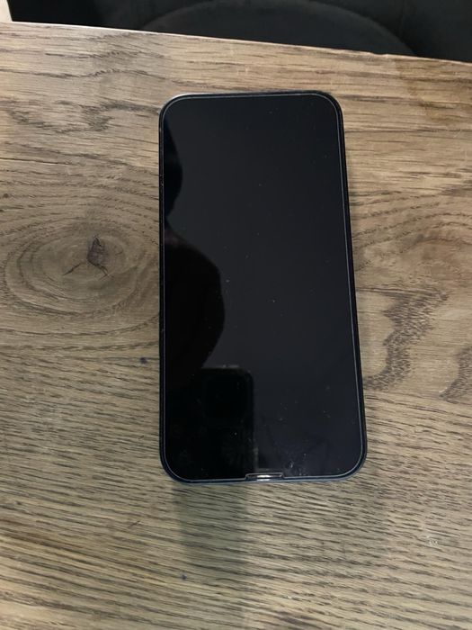 Продавам IPhone 14 256GB черен