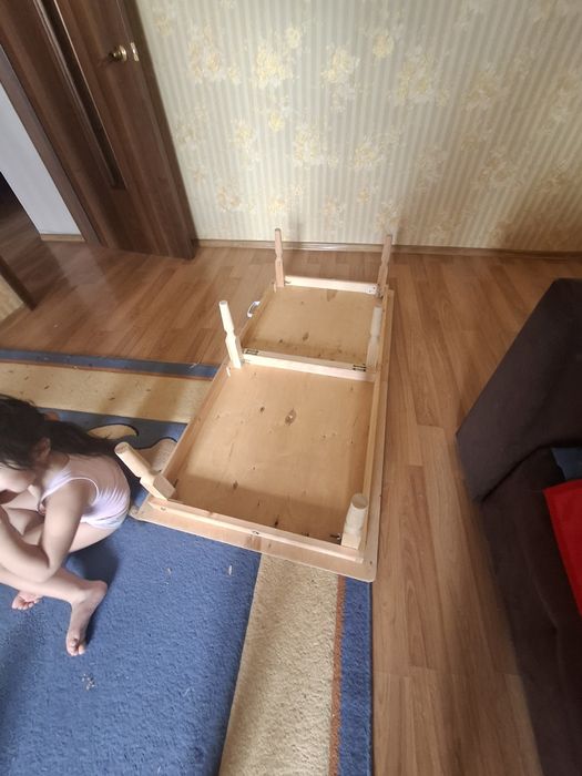 Стол для  сидения  на полу