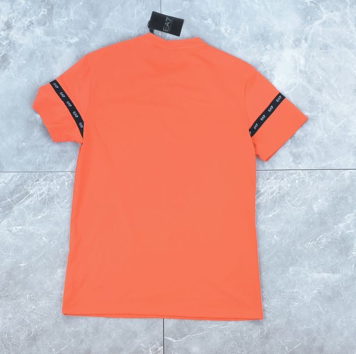 Emporio Armani EA7 M размер Тениска