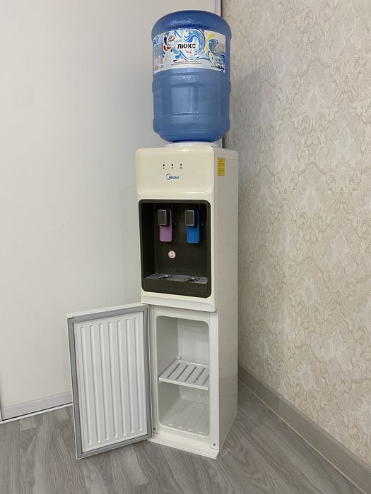 Кулер для воды холодная и горячая