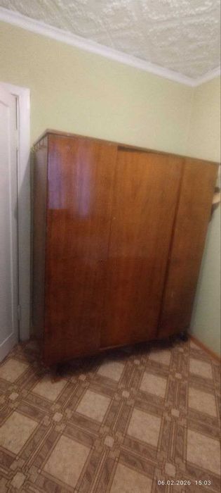 Отдам даром шкаф для одежды советский