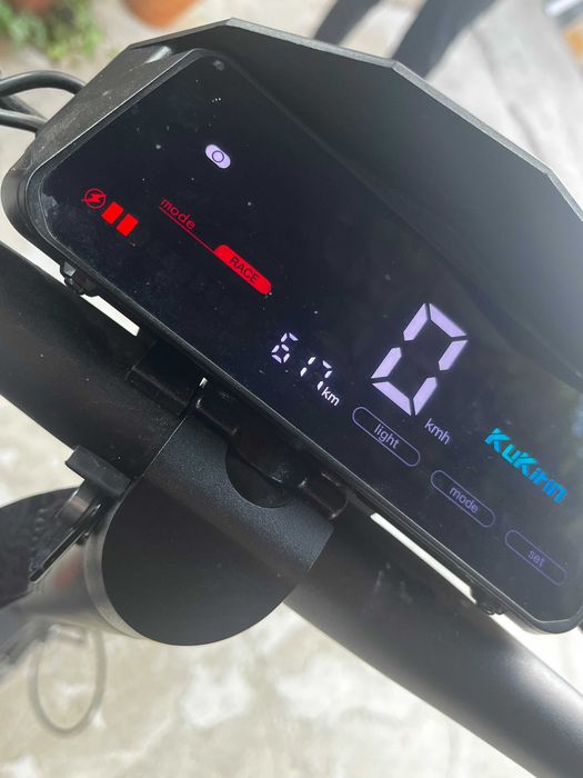Vând trotineta electrica kukirin G2