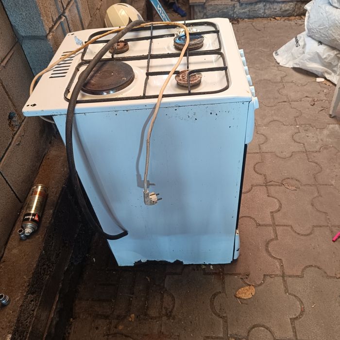 Продам б/у газ плиту