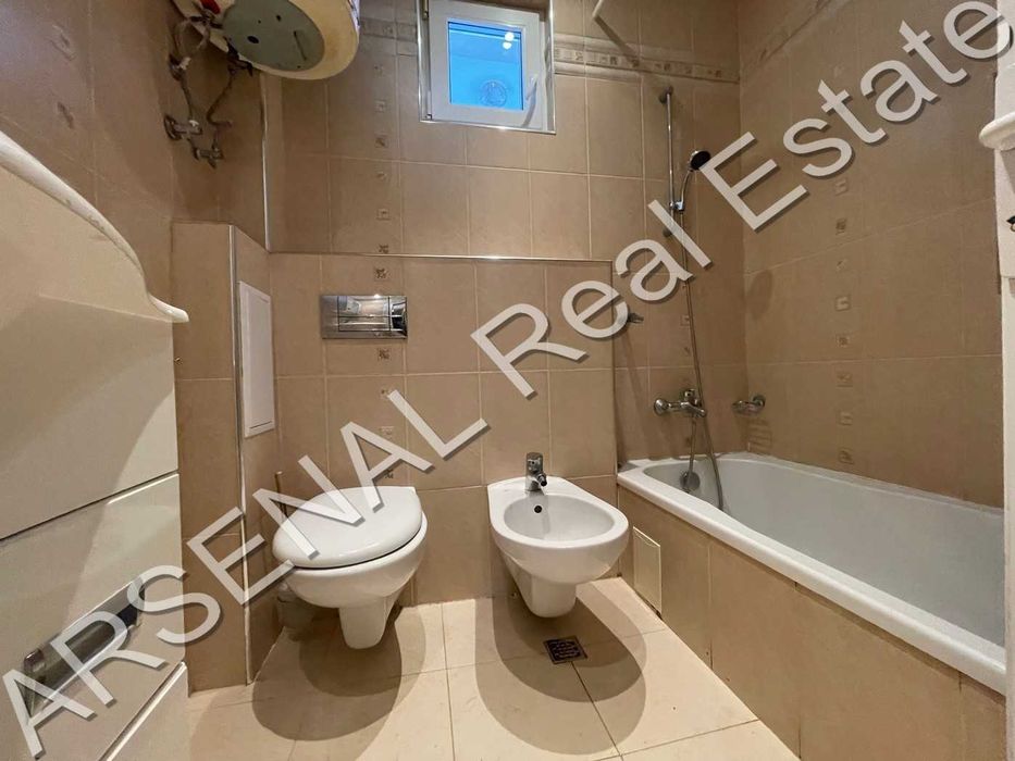 Многостаен апартамент под наем, Гео Милев