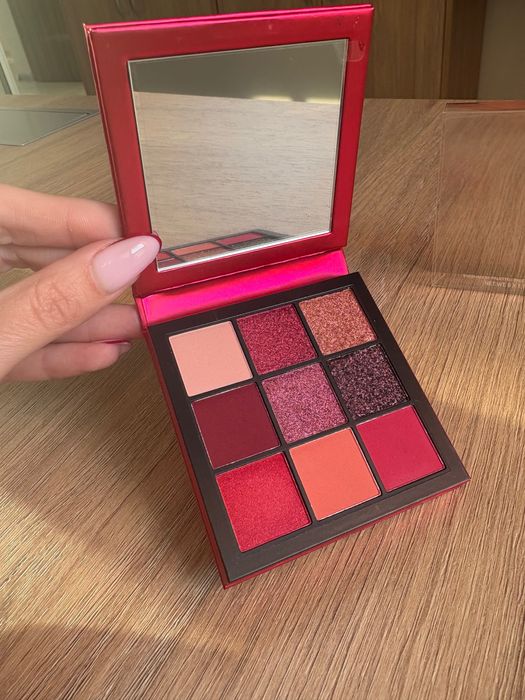 Нова палитра сенки за очи Huda Beauty
