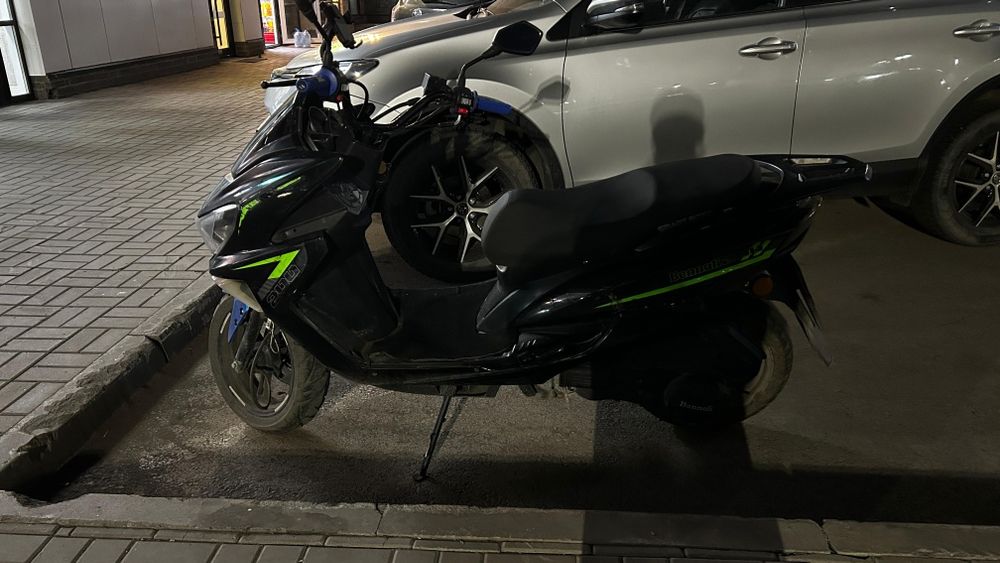 Продам скутер bennali