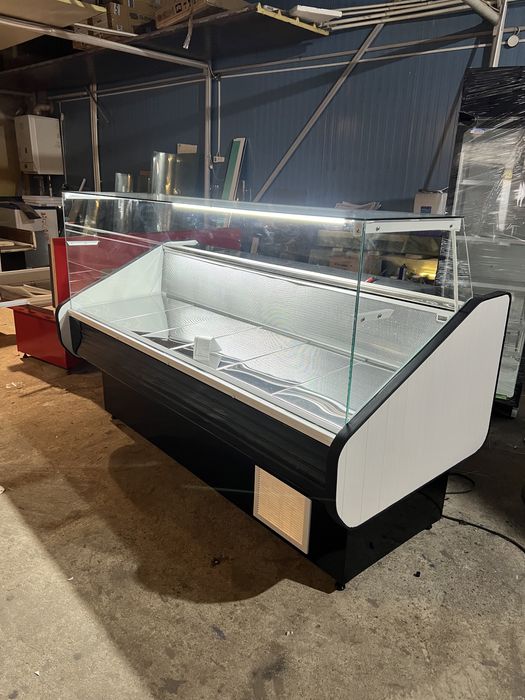 Vitrina frigorifica cu geam drept 200cm