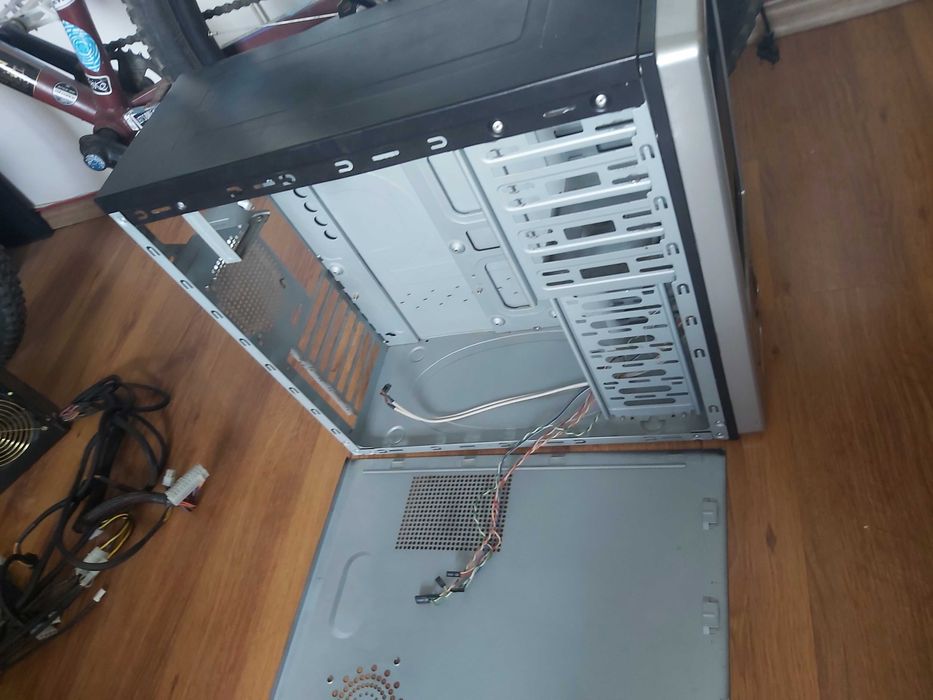 Carcasa recuperata din dezmembrari (PC Case)