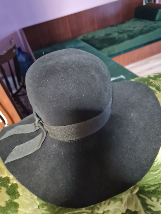 Филцови дамски шапки