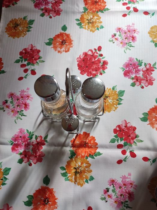 Чисто нов Стъклен Оливерник