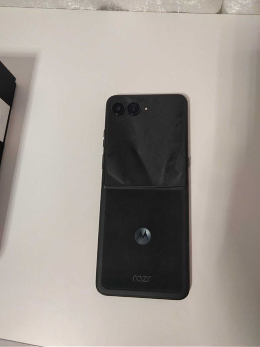 Motorola RAZR 60 ULTRA без забележки.