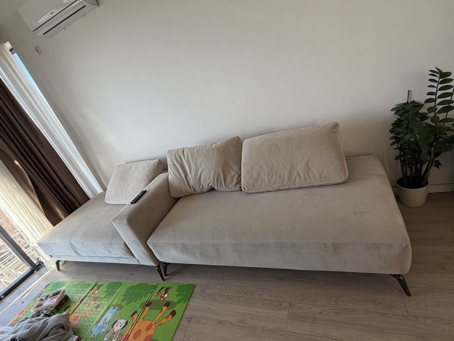 Продам диван. Из двух частей. Раскладной.