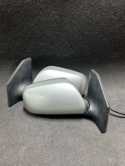 Боковое зеркало Тойота Авенсис 2005