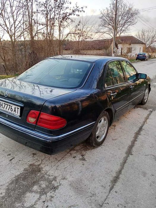 Автомобил Mercedes/ Мерцедес