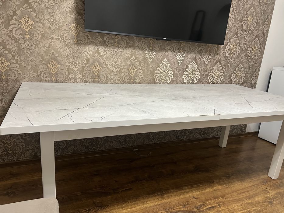 Продам стол в идеальном состоянии.